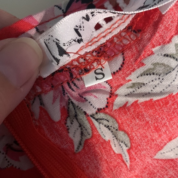 Red flowered dress - Picture 7 of 9